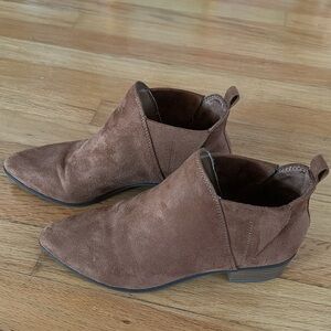 American Eagle size 7.5 excellent condition light brown ankle boot